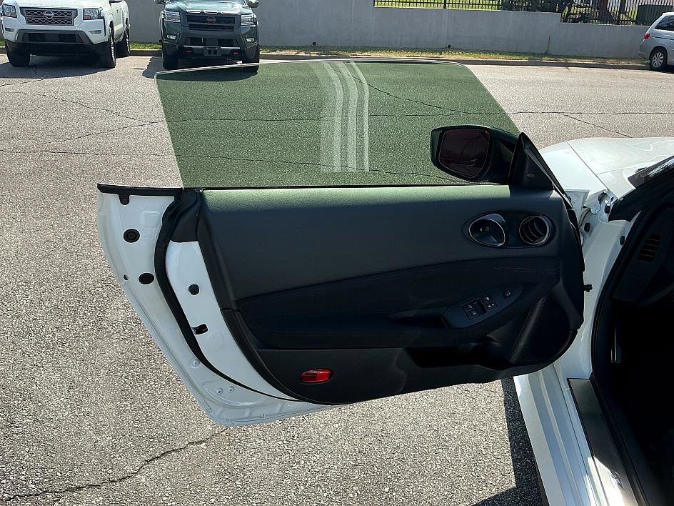 Certified 2024 Nissan Z Sport w/ Floor Mat Package image 11