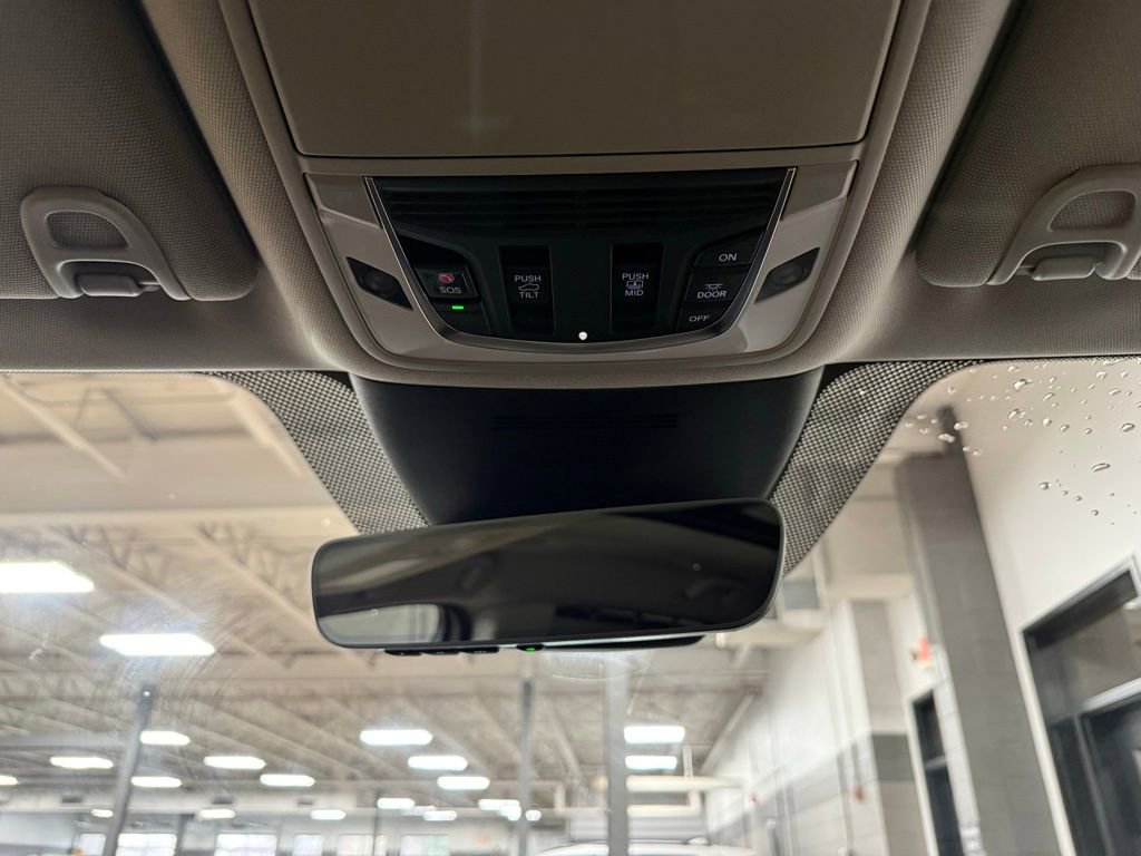 Used 2025 Acura MDX w/ Technology Package image 16