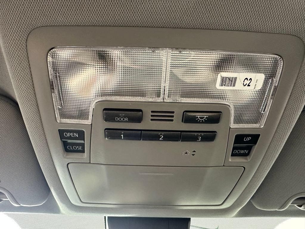 Used 2019 Toyota Highlander Limited w/ Carpet Mat Package (TMS) AWD/4WD image 27