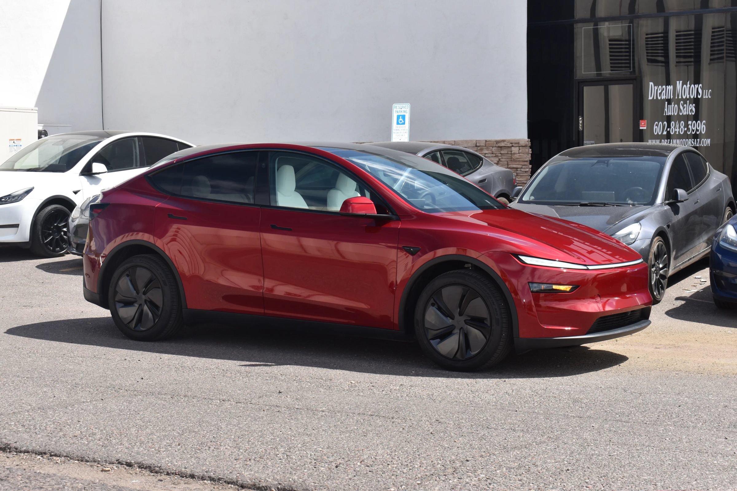 Used 2026 Tesla Model Y Long Range RWD image 4