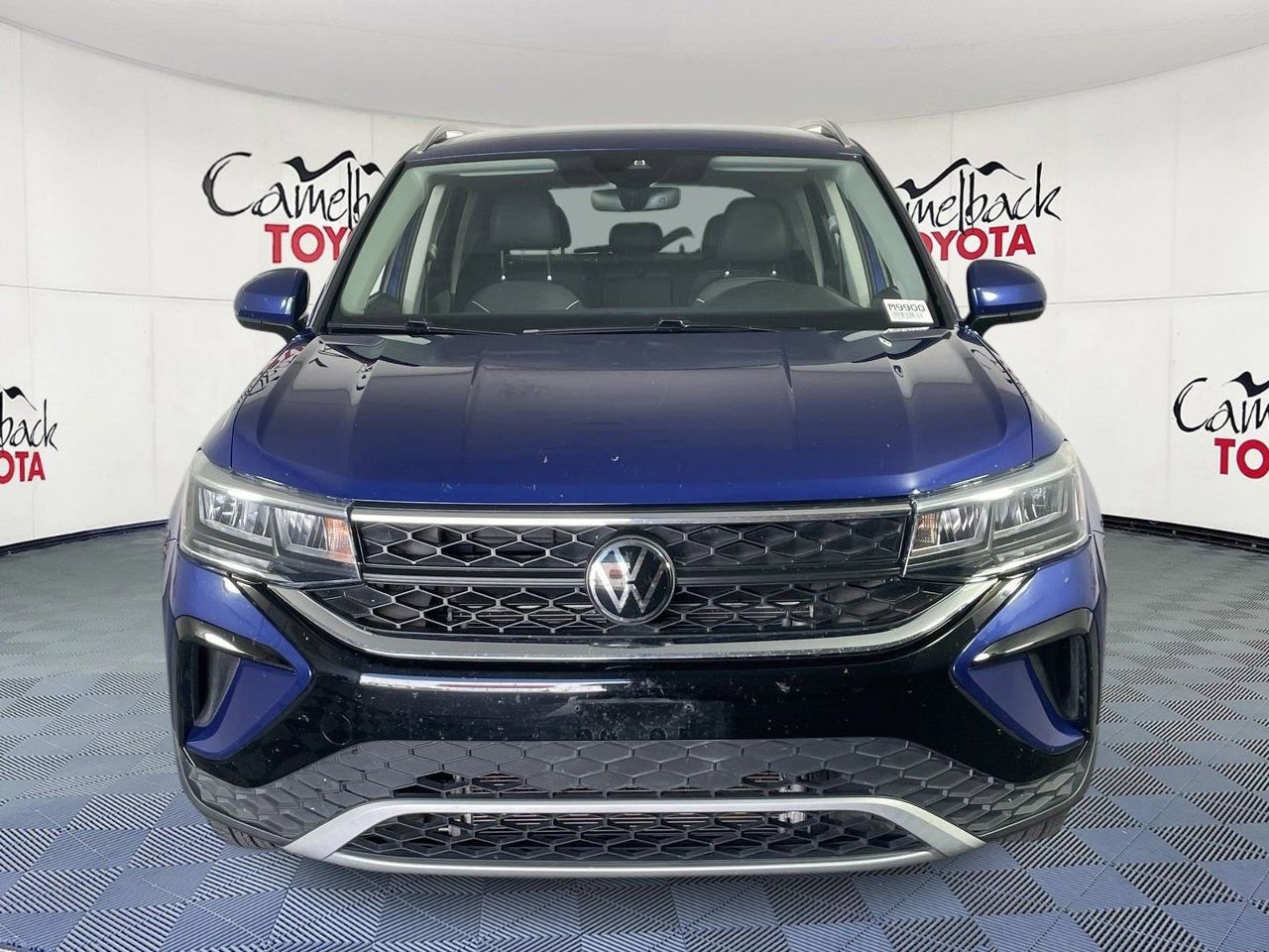 Used 2024 Volkswagen Taos SE FWD image 2