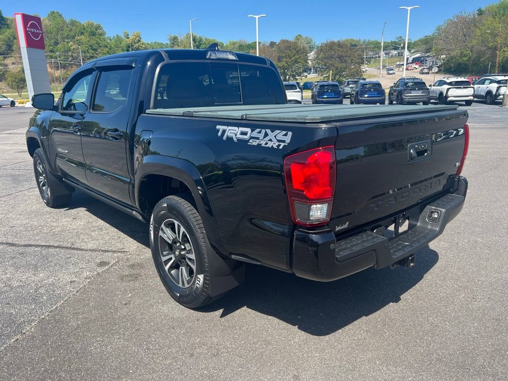 Used 2018 Toyota Tacoma TRD Sport w/ Technology Package image 5
