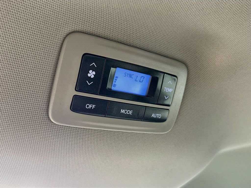 Certified 2018 Toyota Sienna LE FWD image 26