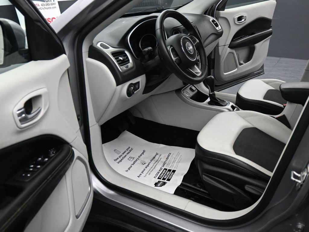 Used 2019 Jeep Compass Latitude w/ Popular Equipment Group image 18