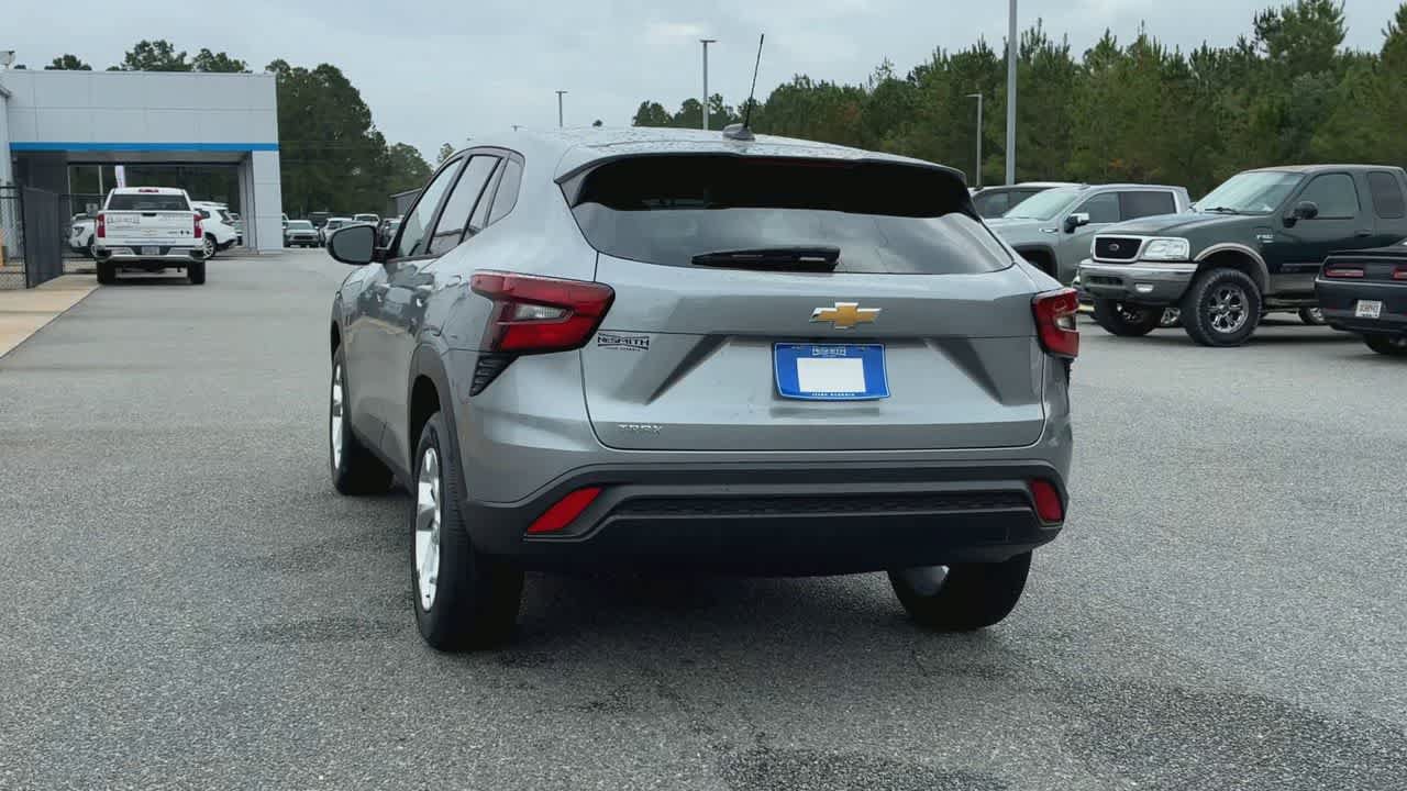 New 2026 Chevrolet Trax LS w/ LS Convenience Package FWD image 7