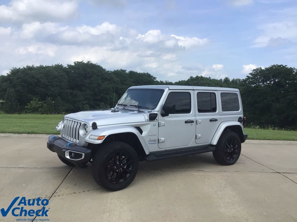 Used 2022 Jeep Wrangler Unlimited Sahara w/ Cold Weather Group image 3