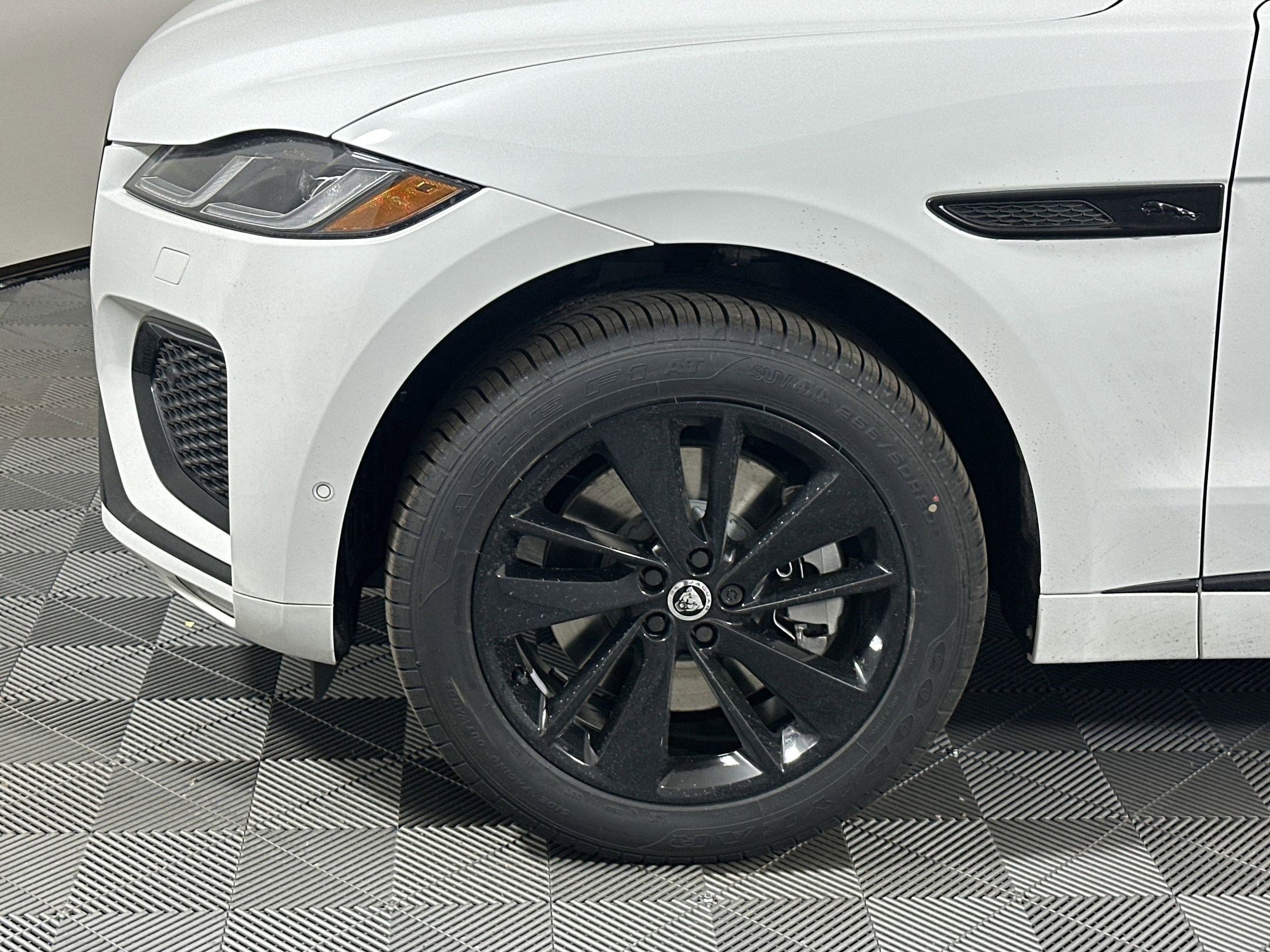 Used 2026 Jaguar F-PACE R-Dynamic S image 9