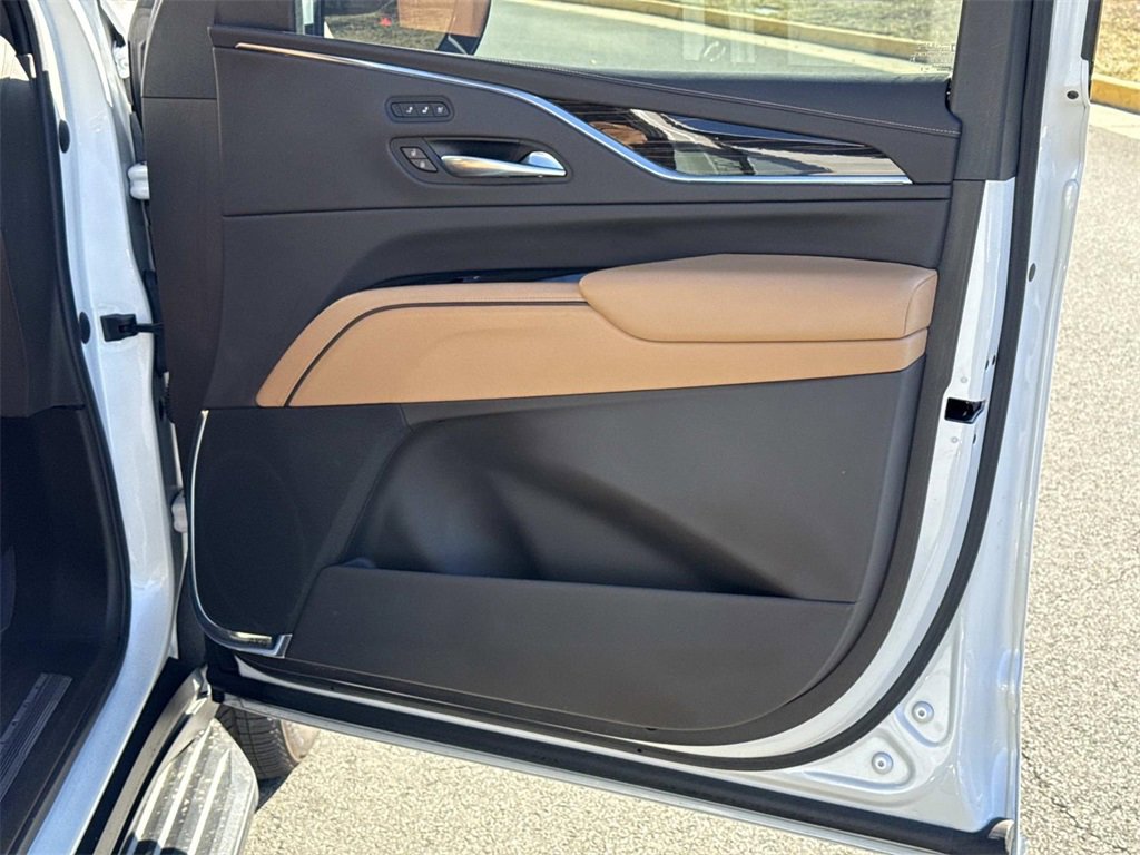 Used 2021 Cadillac Escalade Premium Luxury image 10