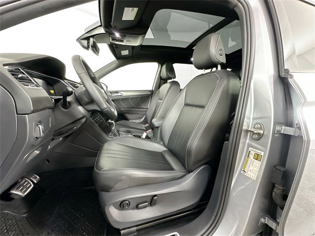 Used 2022 Volkswagen Tiguan SE R-Line image 4