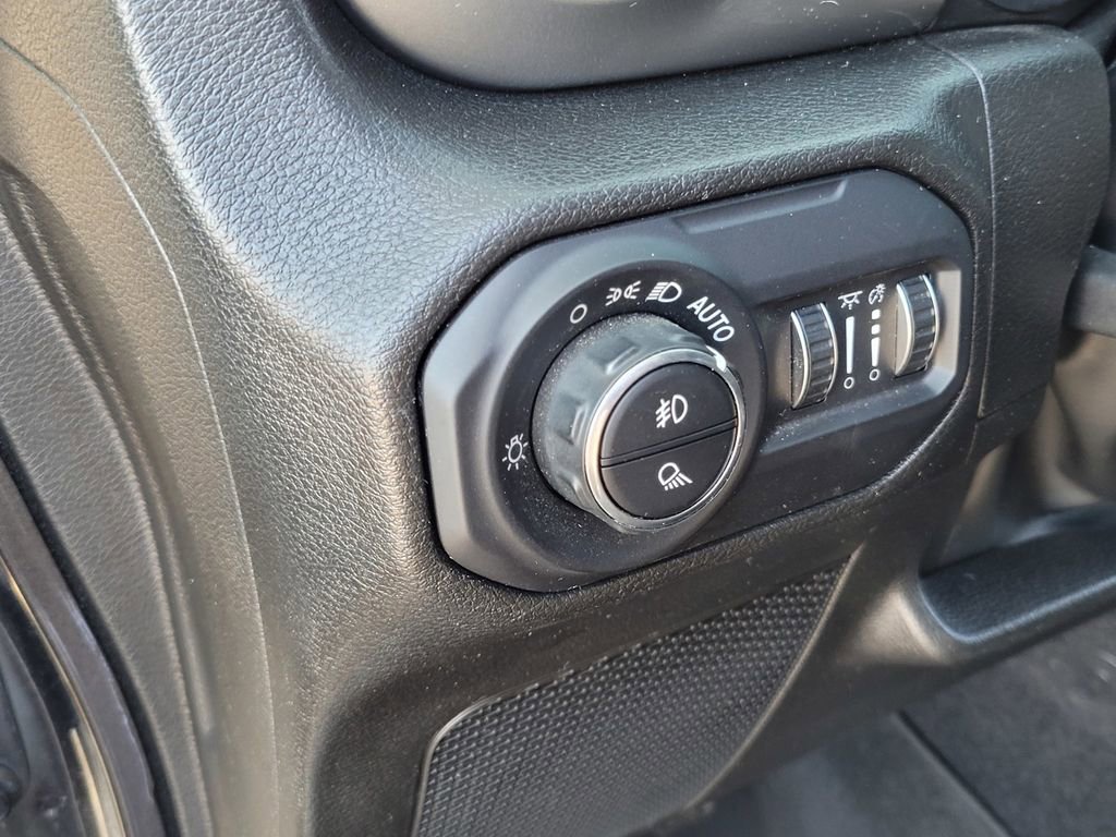 Used 2022 Jeep Gladiator Overland w/ Trailer Tow Package AWD/4WD image 17