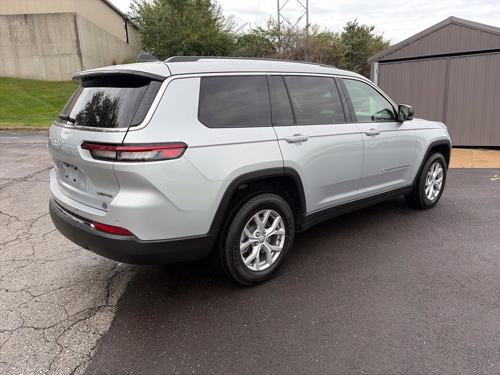Used 2022 Jeep Grand Cherokee L Limited AWD/4WD image 5