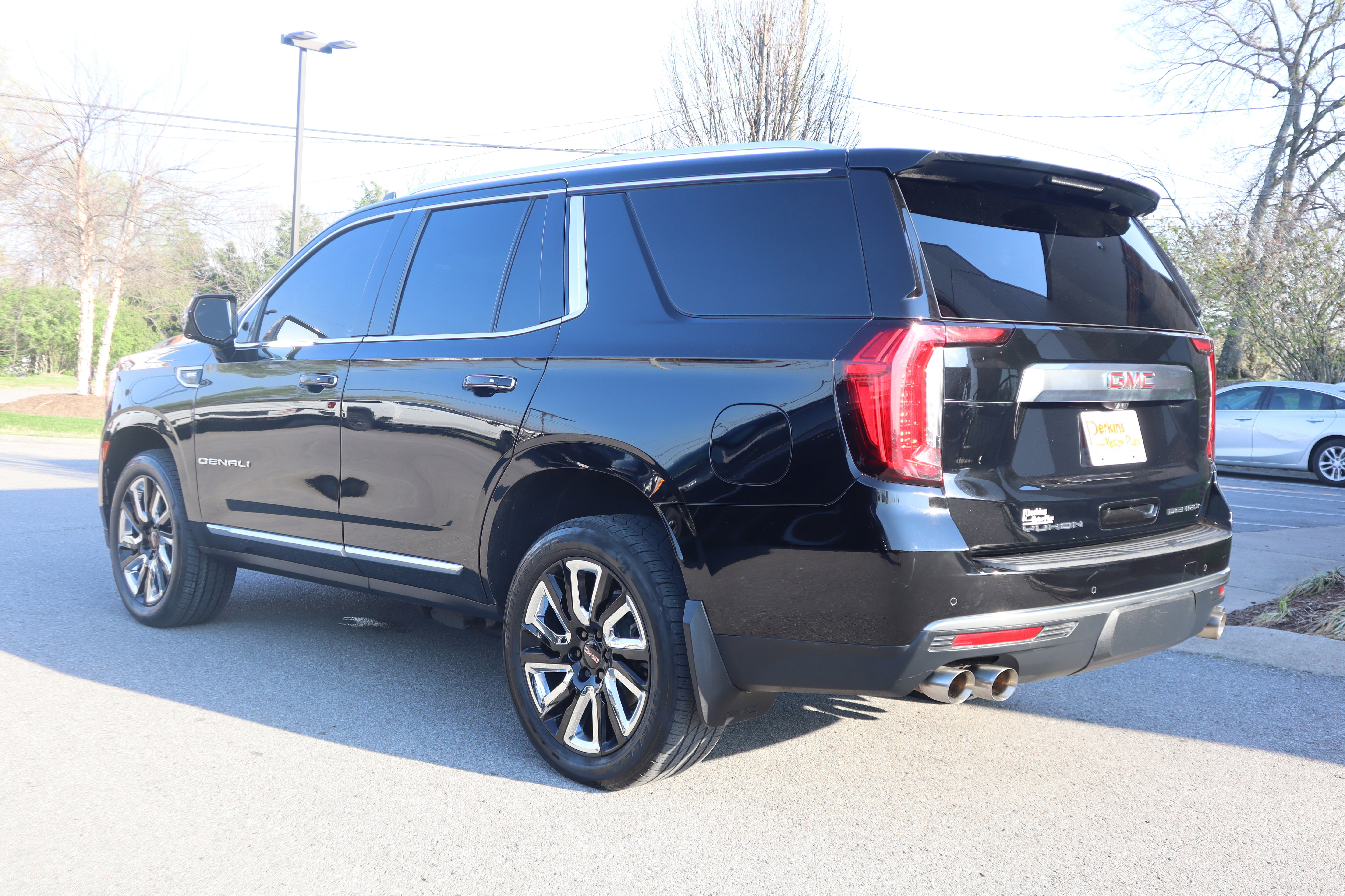 Used 2021 GMC Yukon Denali w/ Denali Premium Package image 9