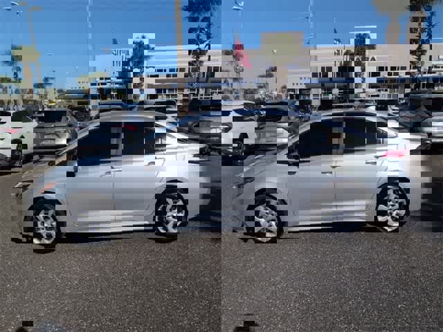 Used 2022 Toyota Corolla LE image 5