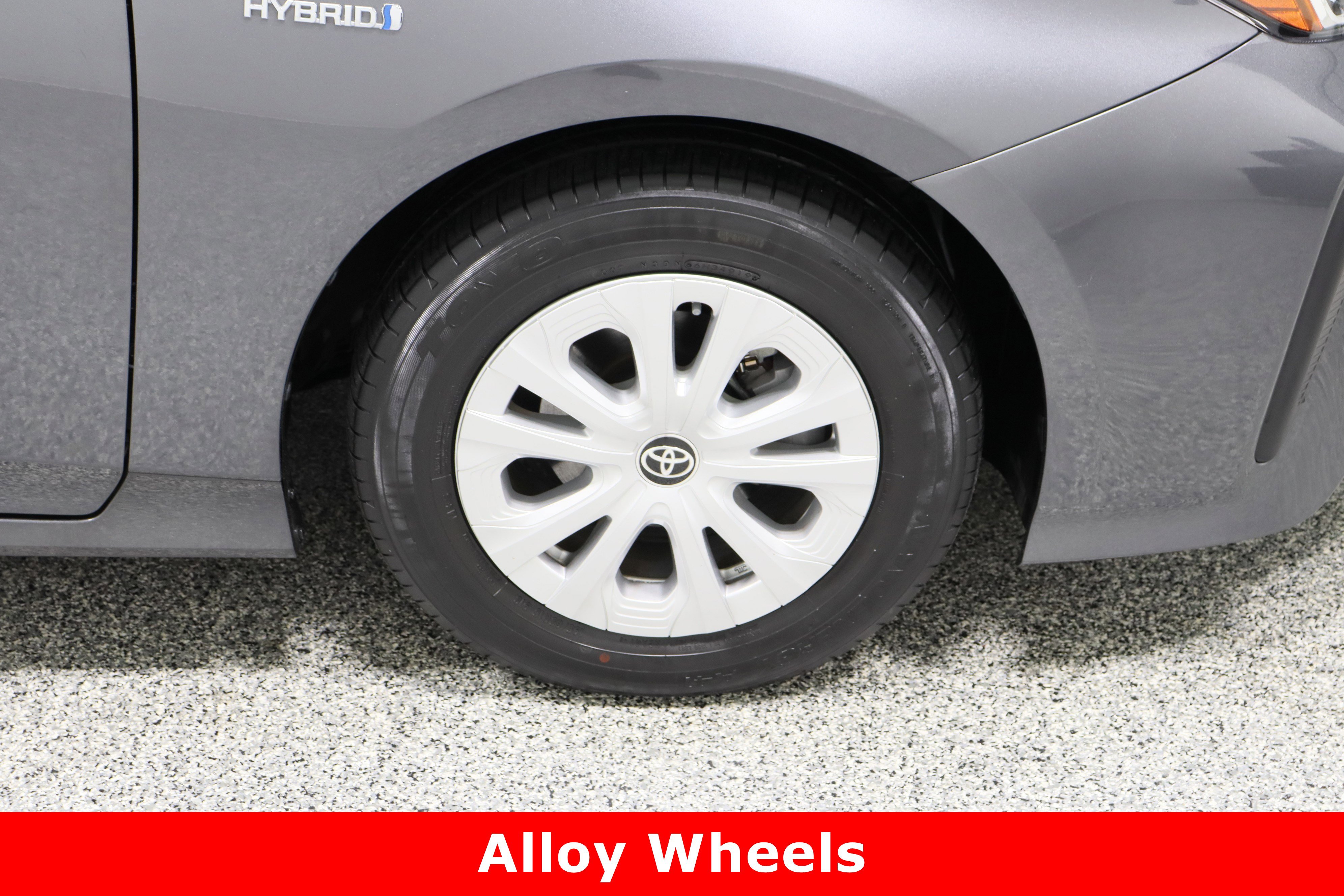 Used 2020 Toyota Prius L Eco image 5