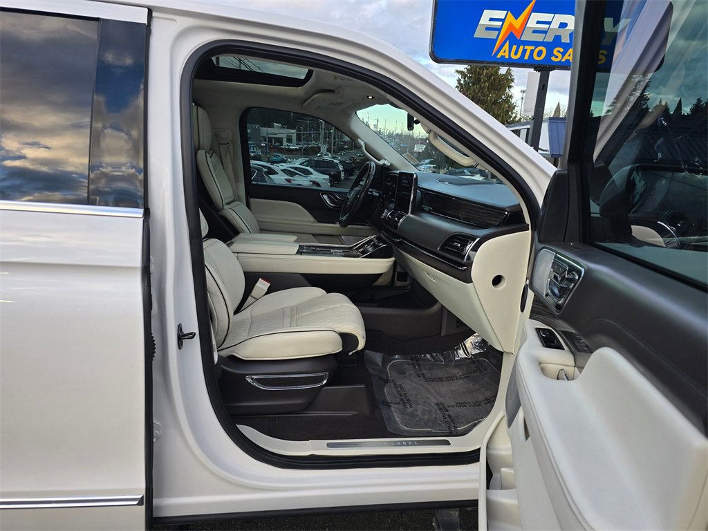 Used 2019 Lincoln Navigator Black Label w/ Cargo Package image 11