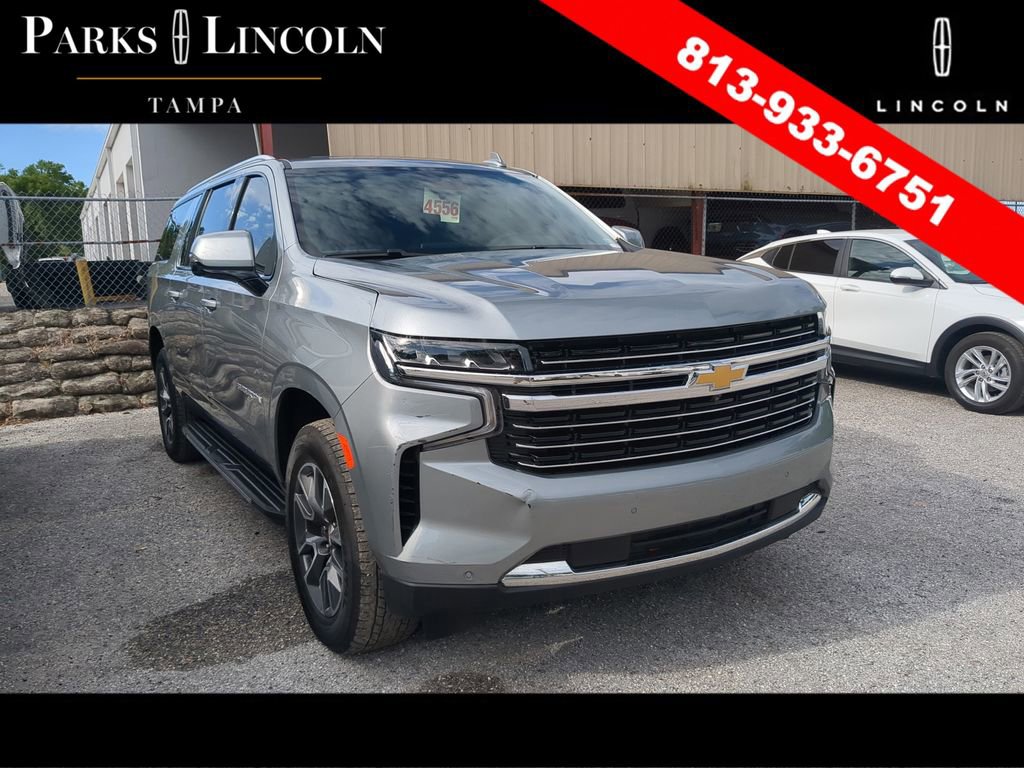 Used 2024 Chevrolet Suburban LT w/ Luxury Package RWD image 2