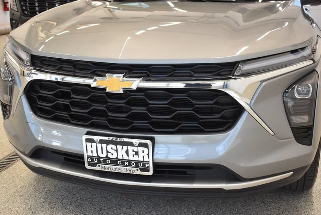 Used 2025 Chevrolet Trax LT w/ LT Convenience Package FWD image 14