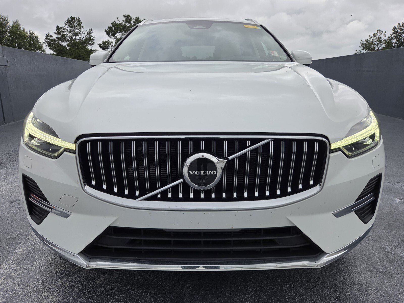 Used 2023 Volvo XC60 B5 Ultimate w/ Climate Package FWD image 8