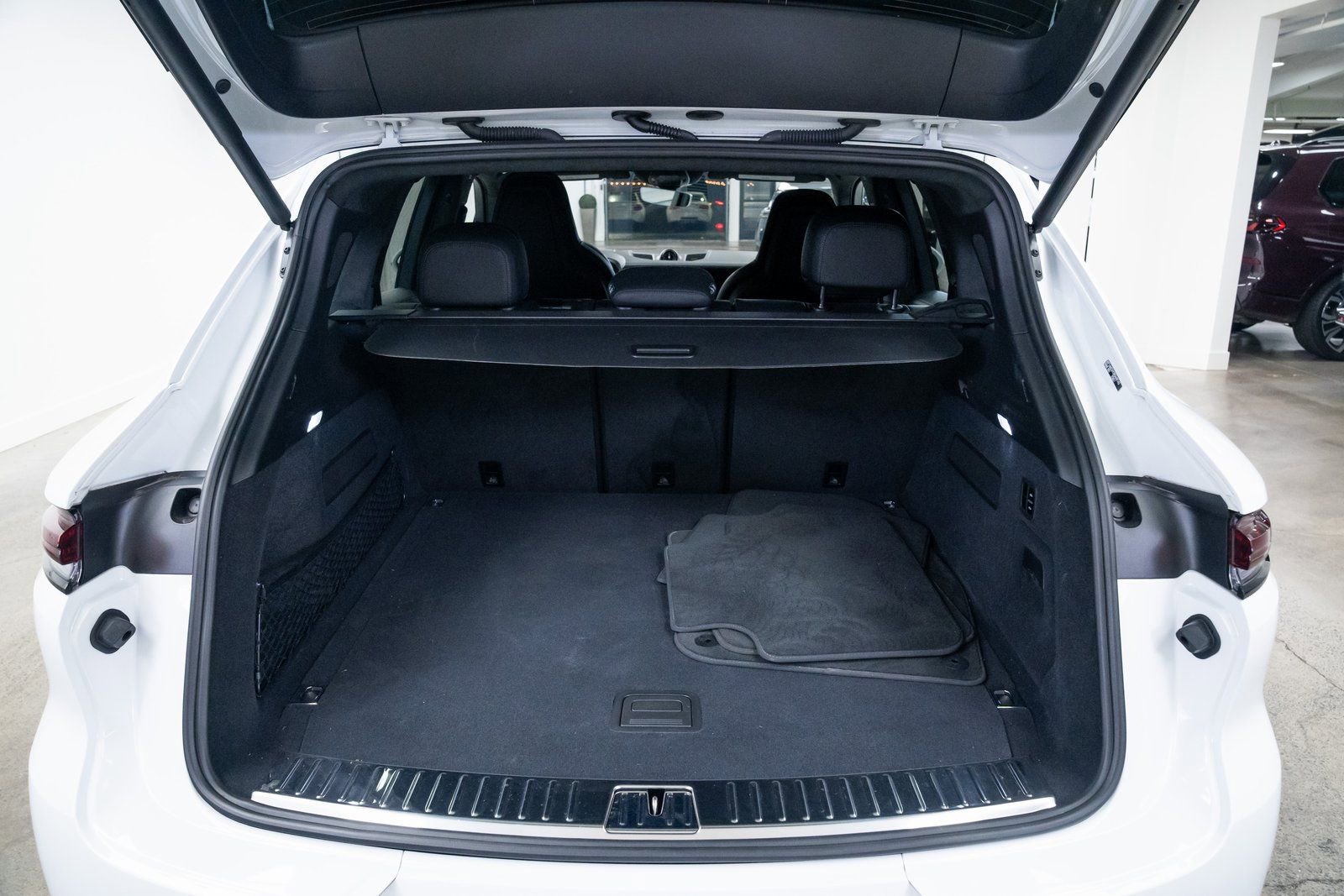 Used 2024 Porsche Cayenne Turbo AWD/4WD image 8