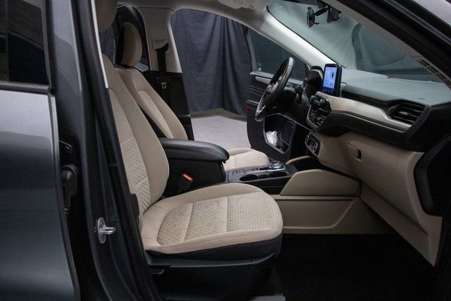 Used 2021 Ford Escape SE w/ Cold Weather Package image 16