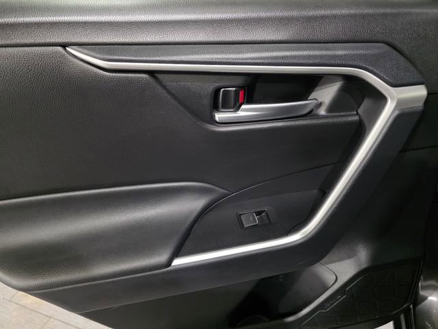 Used 2025 Toyota RAV4 XLE AWD/4WD image 11