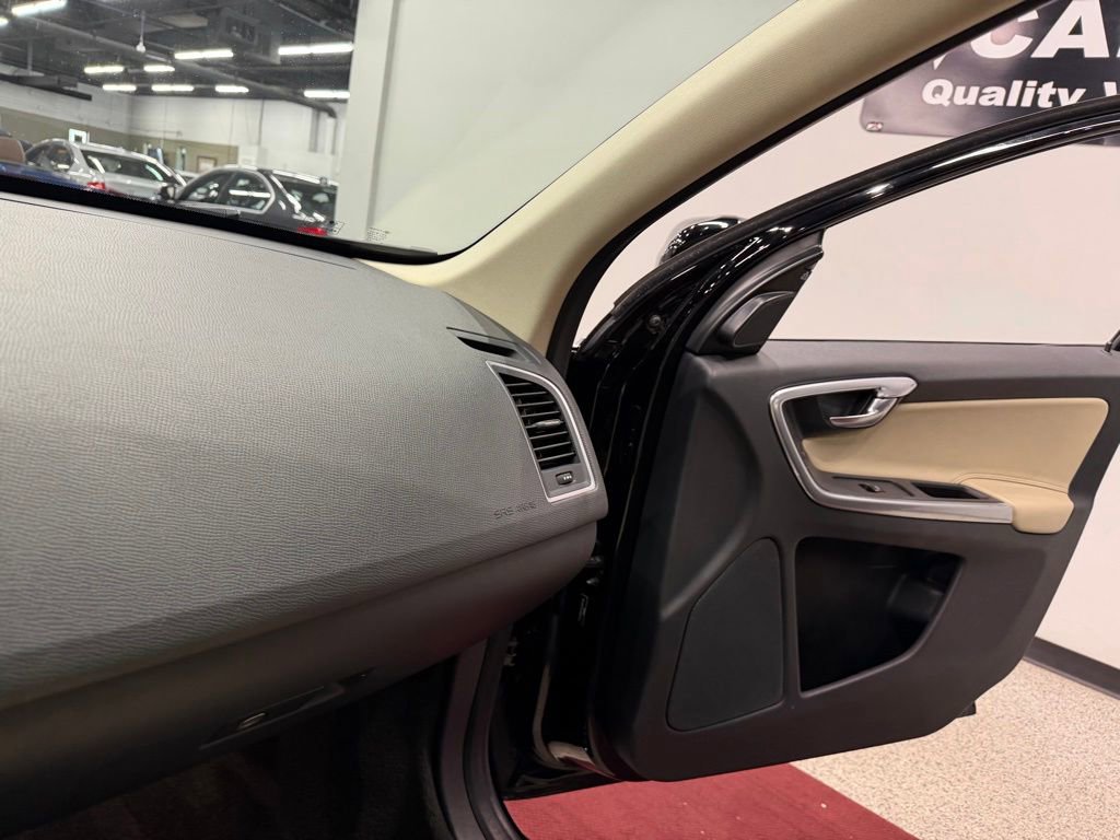 Used 2016 Volvo XC60 T6 w/ Proximity Package AWD/4WD image 34