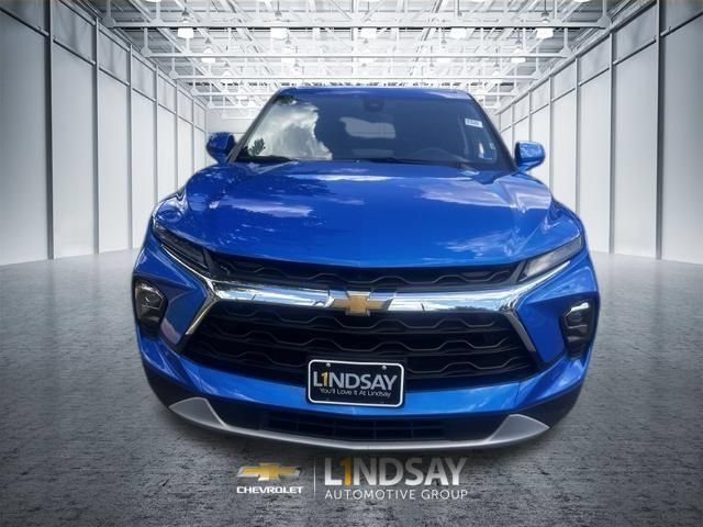 Certified 2025 Chevrolet Blazer LT FWD image 2