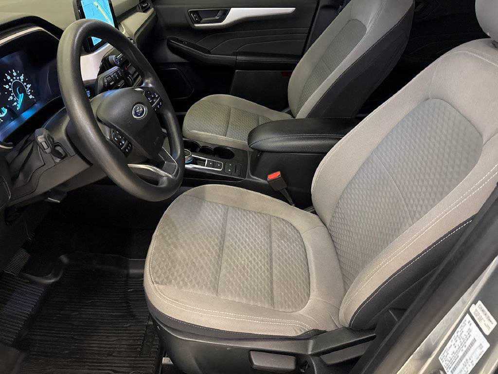 Used 2022 Ford Escape SE w/ SE Sport Appearance Package FWD image 18