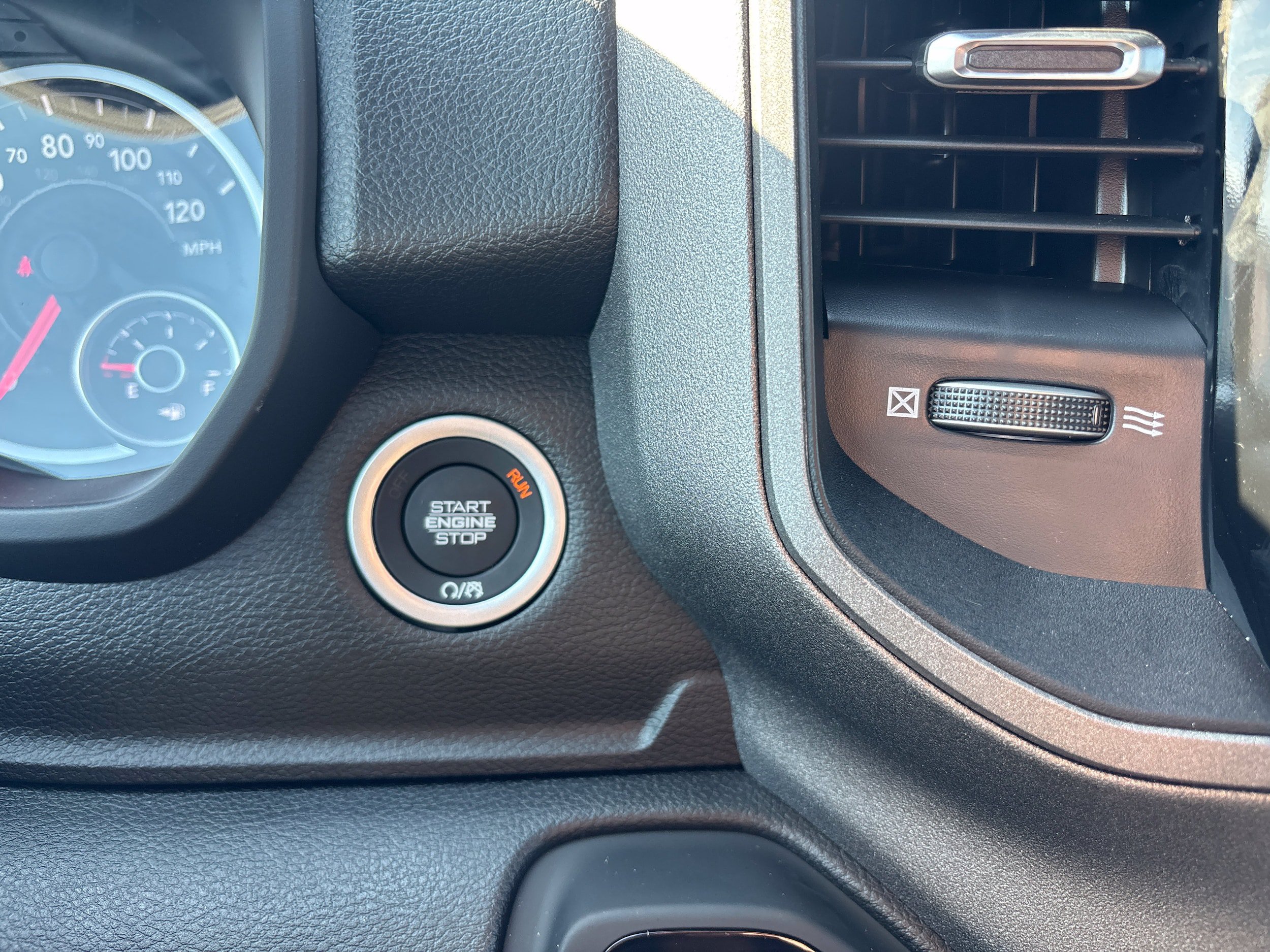 New 2027 RAM 1500 Express AWD/4WD image 17