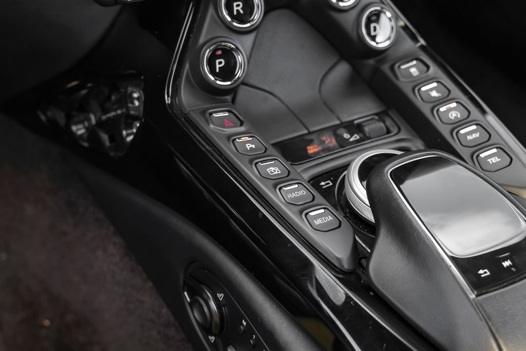 Used 2020 Aston Martin V8 Vantage Coupe RWD image 24