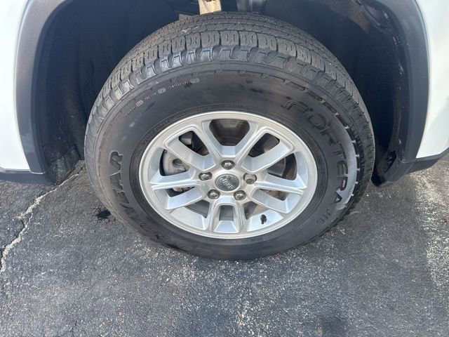 Used 2020 Jeep Grand Cherokee Laredo image 26