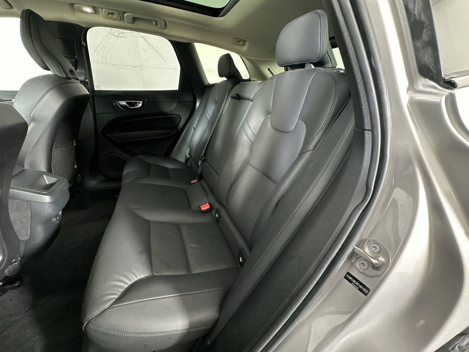 Used 2025 Volvo XC60 B5 Plus image 23