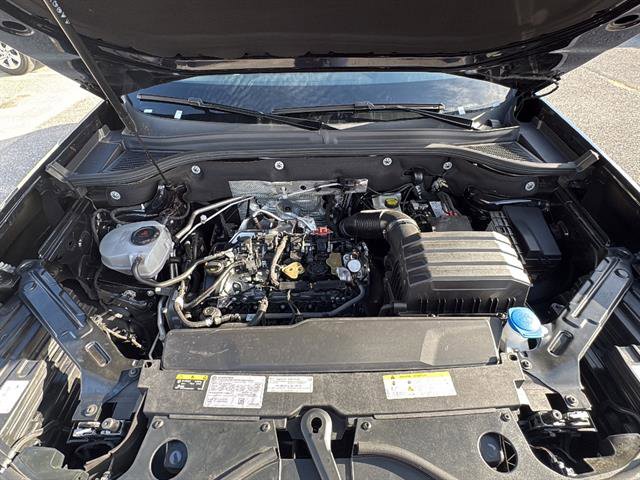 Certified 2025 Volkswagen Atlas Cross Sport SE FWD image 29