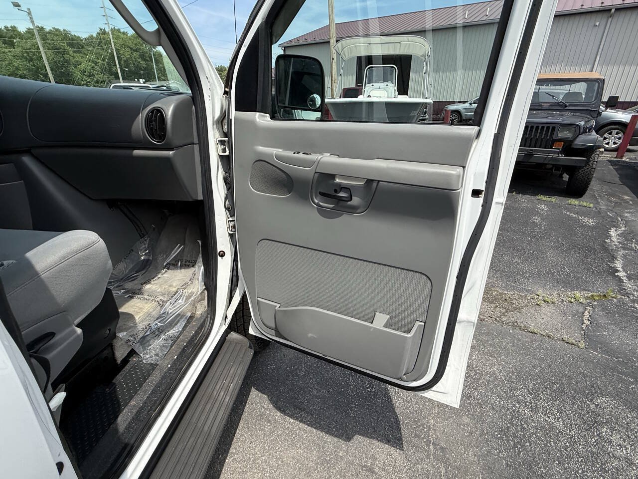 Used 2006 Ford E-350 and Econoline 350 XL RWD image 27