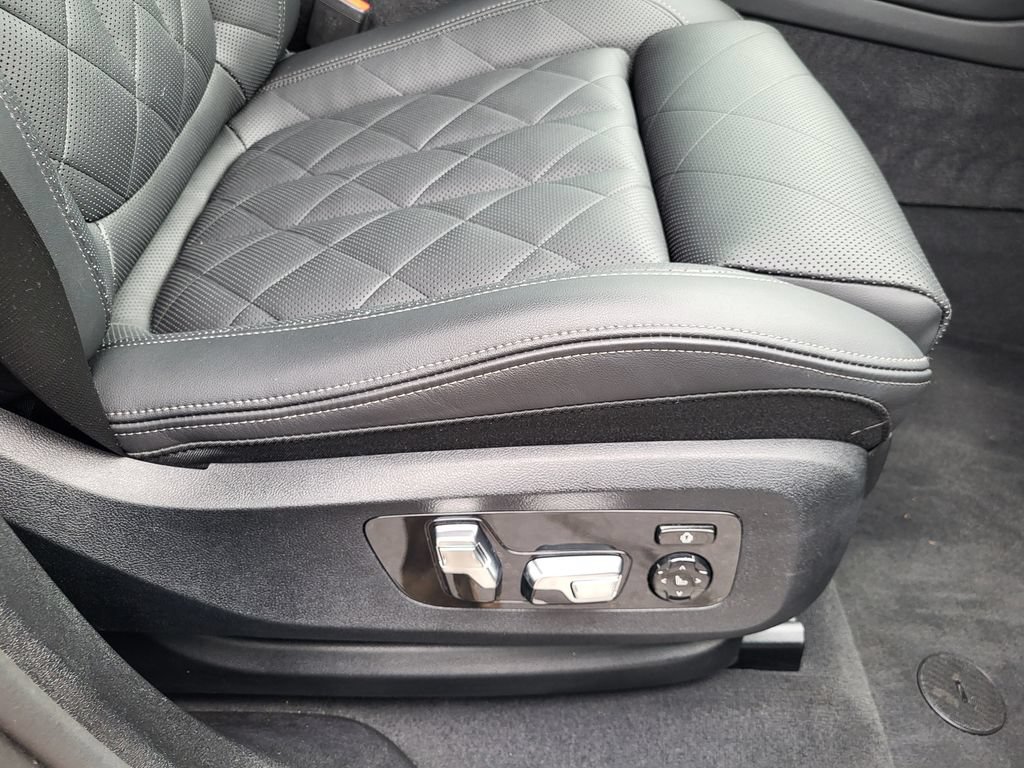 Used 2025 BMW X6 xDrive40i w/ Climate Comfort Package AWD/4WD image 24