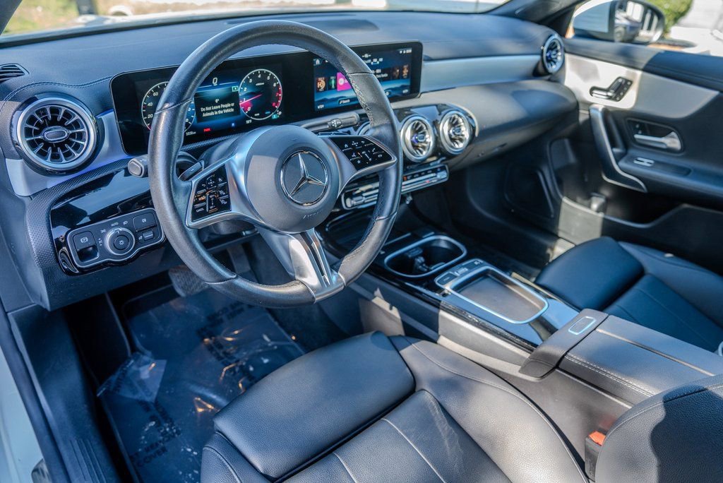 Used 2025 Mercedes-Benz CLA 250 image 4