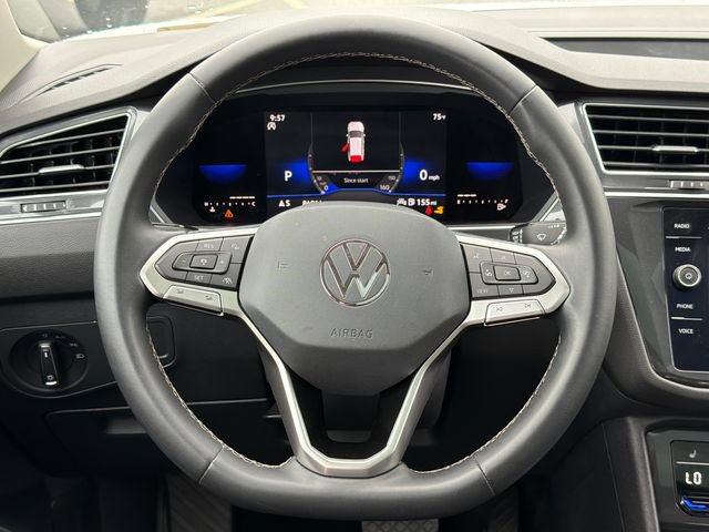 Used 2022 Volkswagen Tiguan SE w/ Panoramic Sunroof Package FWD image 24