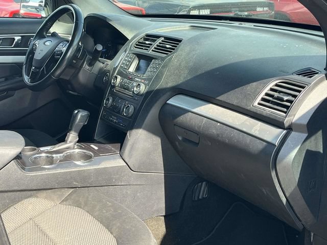 Used 2017 Ford Explorer XLT FWD image 25