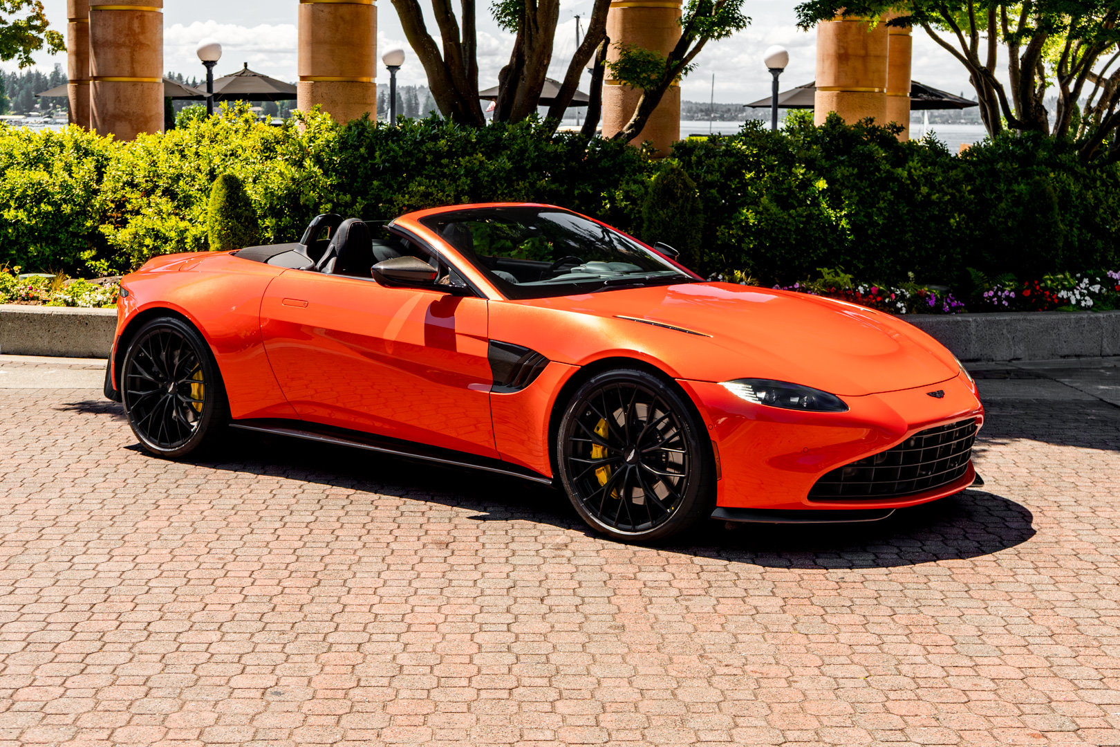 Used 2023 Aston Martin V8 Vantage Roadster RWD image 42