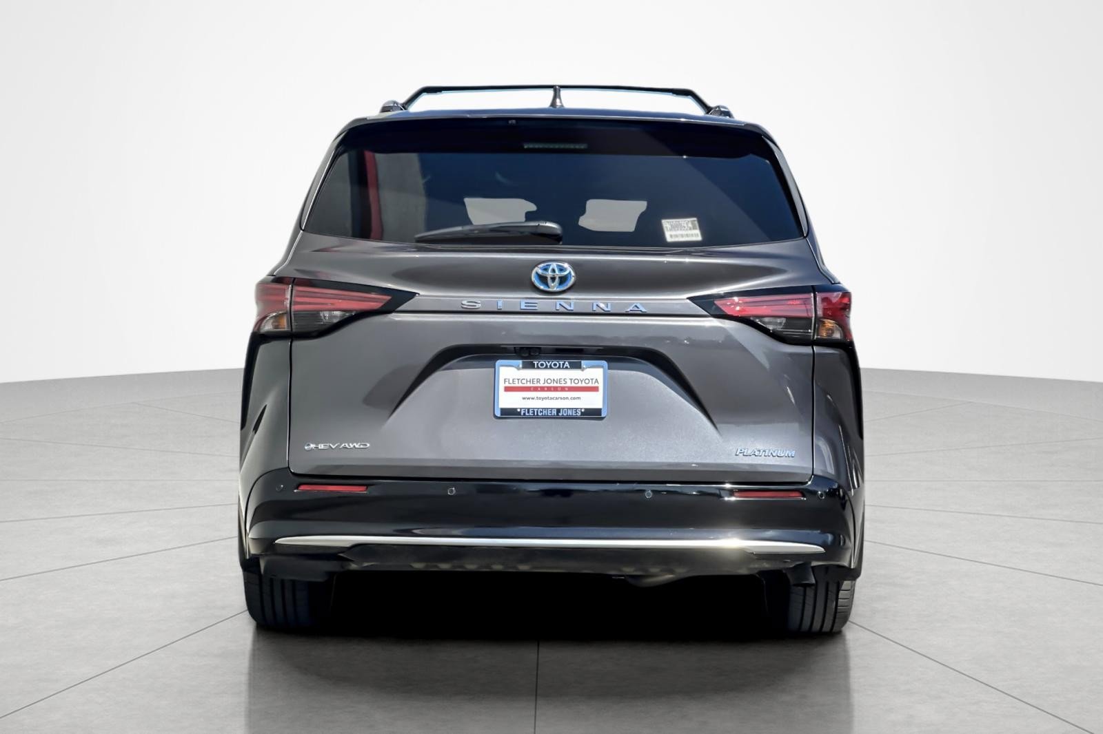 Used 2025 Toyota Sienna Platinum AWD/4WD image 4