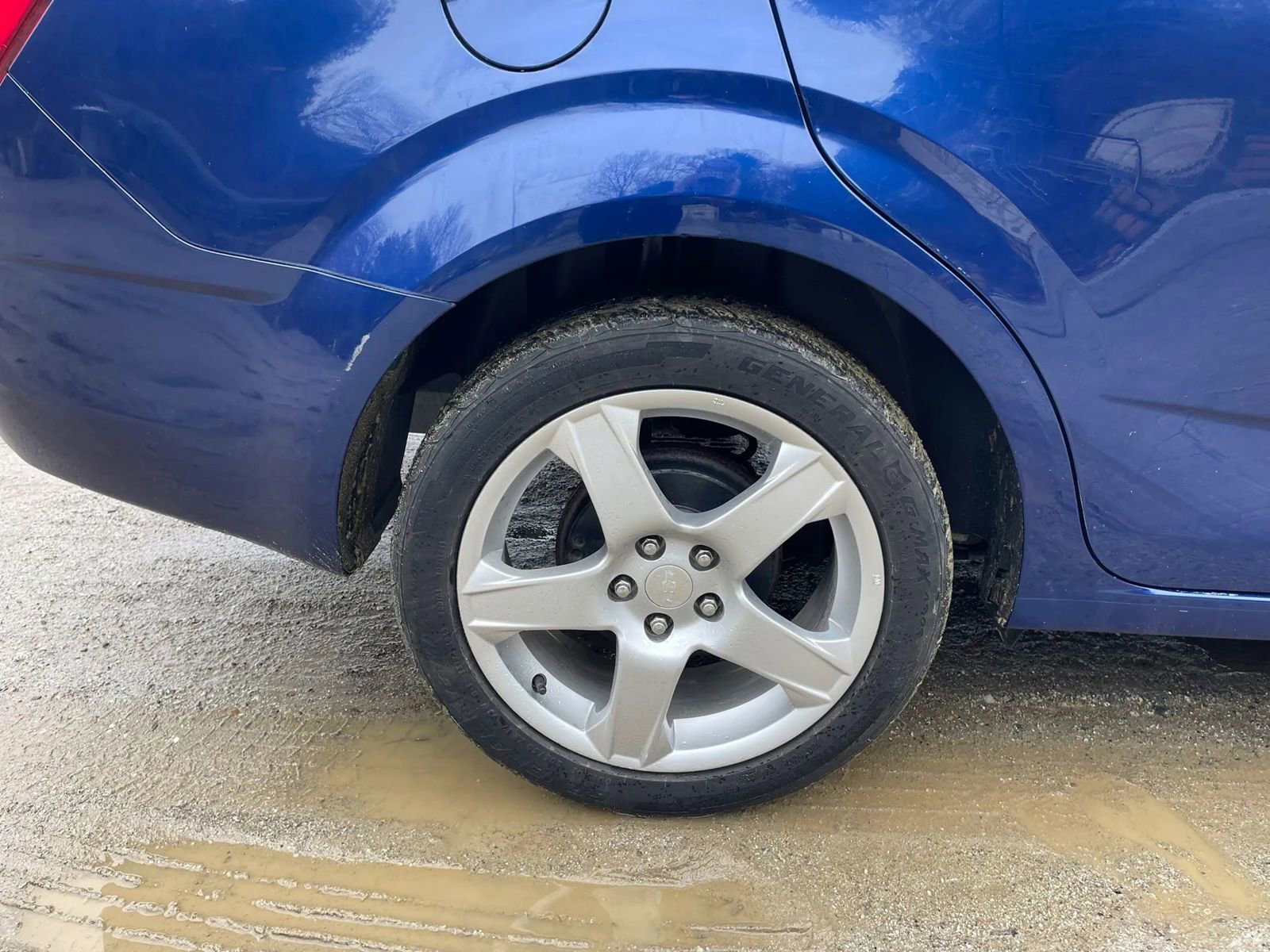 Used 2013 Chevrolet Sonic LTZ image 30