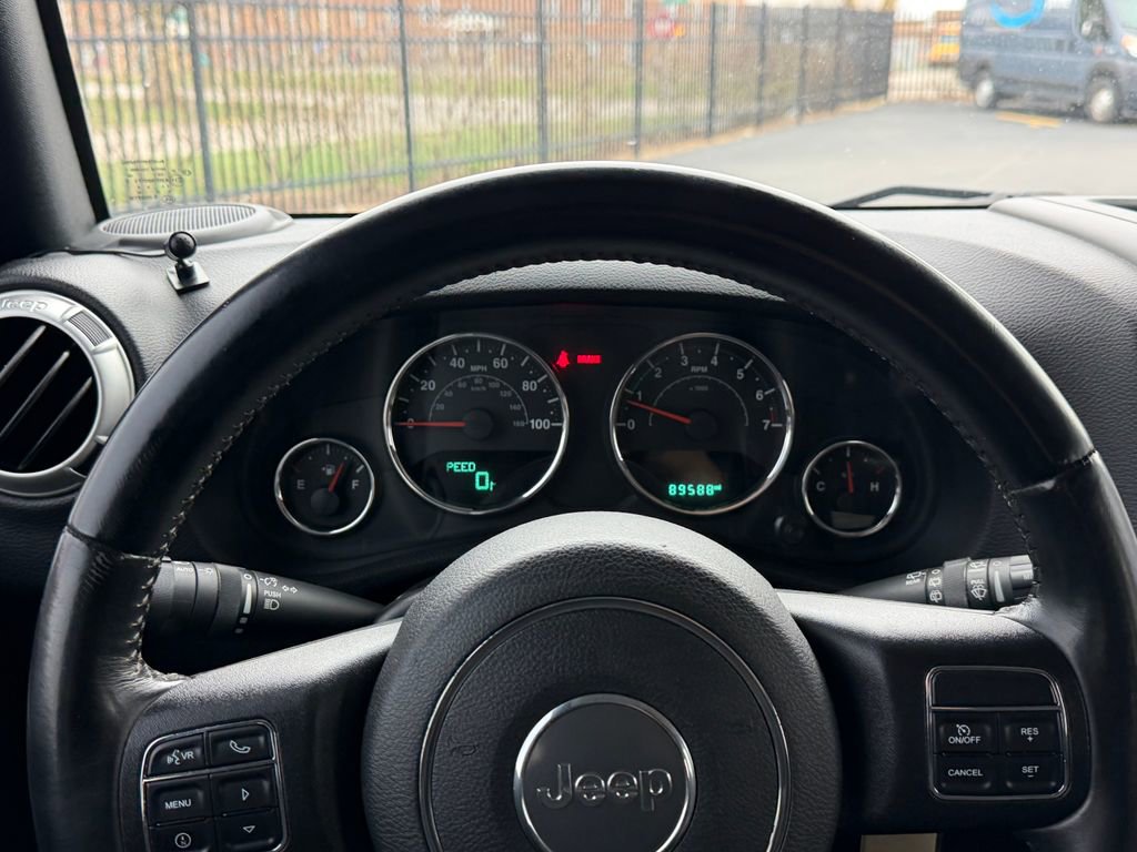 Used 2016 Jeep Wrangler Unlimited Sahara w/ Connectivity Group image 17