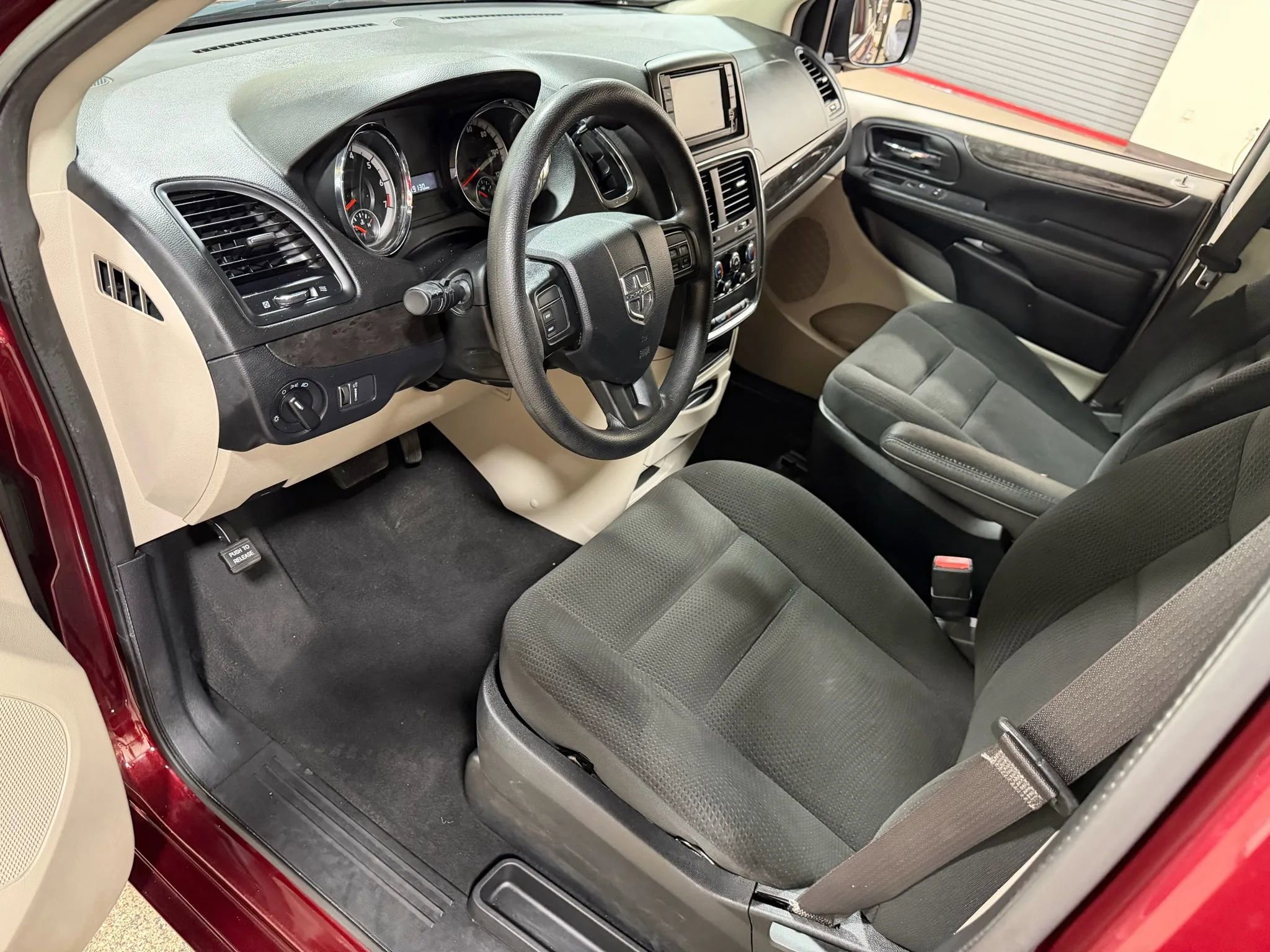 Used 2019 Dodge Grand Caravan SE image 35