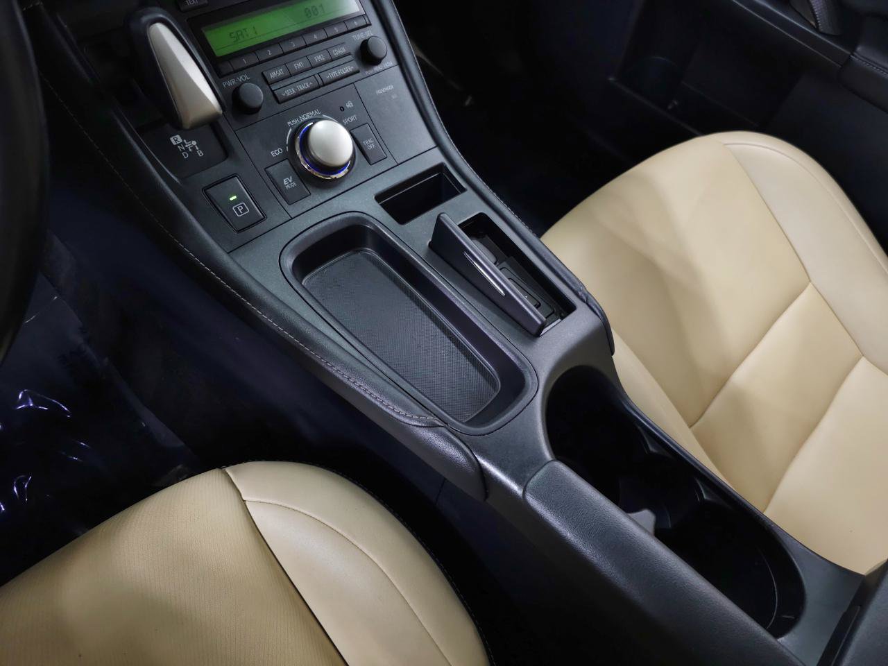 Used 2015 Lexus CT 200h FWD image 25