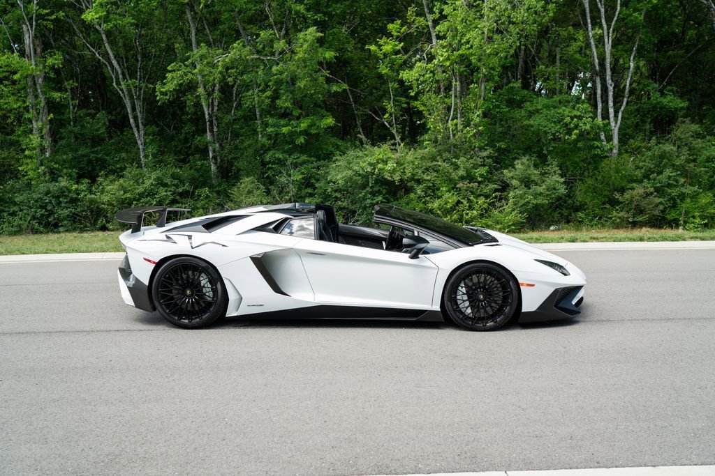 Used 2017 Lamborghini Aventador LP 750-4 Superveloce AWD/4WD image 2