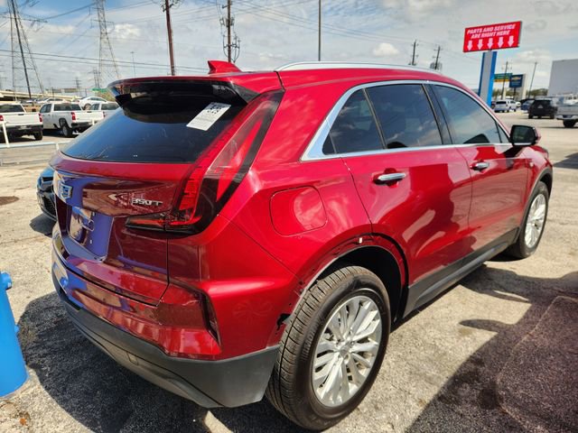 Used 2024 Cadillac XT4 Luxury w/ Cold Weather Package image 5