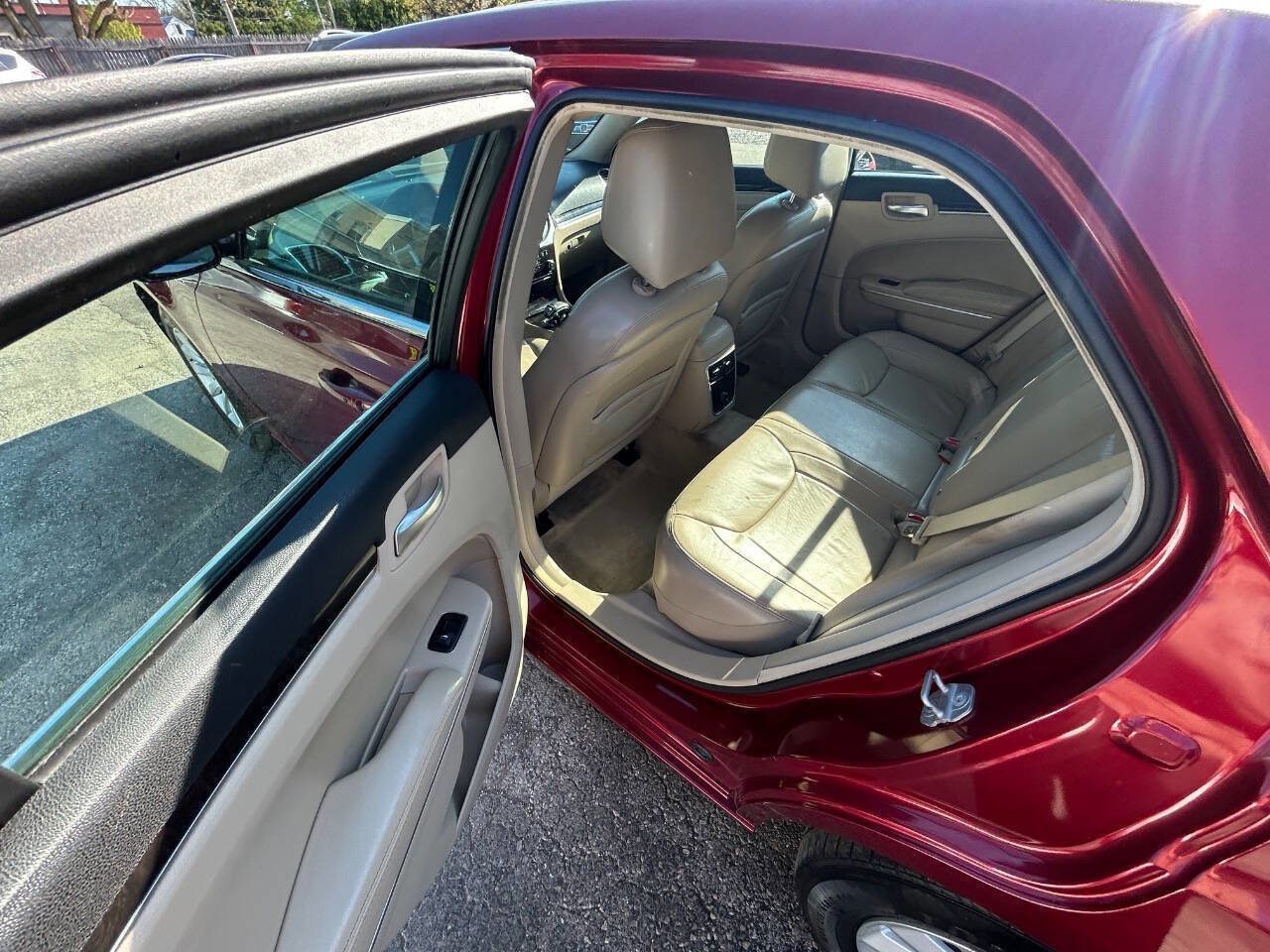 Used 2014 Chrysler 300 RWD image 7