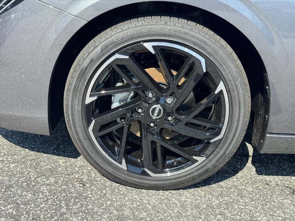 New 2026 Nissan Sentra SR w/ SR Premium Package FWD image 9