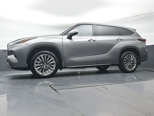 Certified 2025 Toyota Highlander XLE image 41