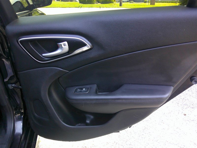 Used 2017 Chrysler 200 Limited Platinum FWD image 18